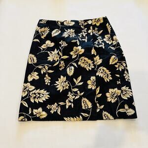 Harold’s Skirt Black Gold Floral Size 8